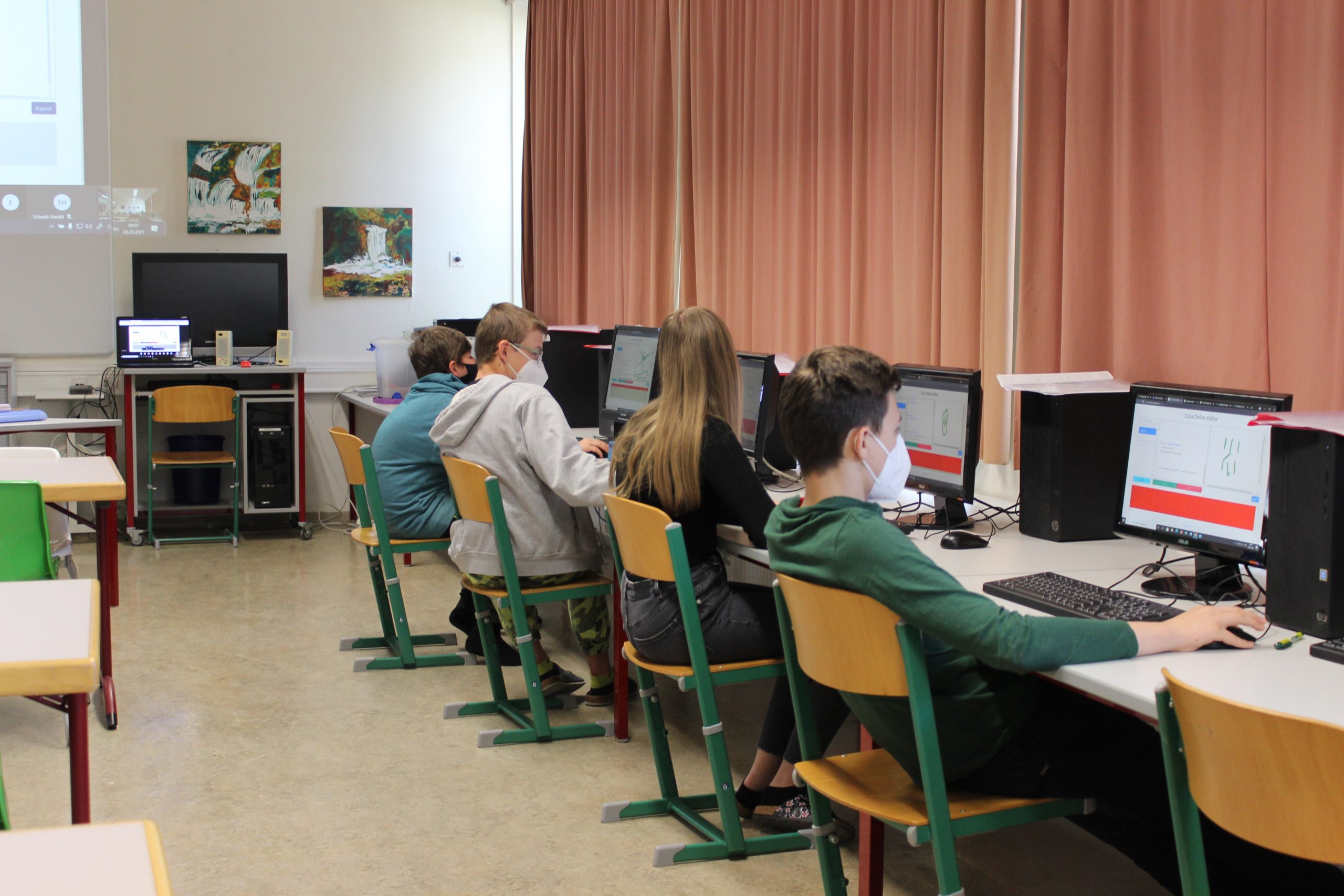 Schülerinnen und Schüler der MS Körner nahmen am Codingworkshop der FH JOANNEUM teil.