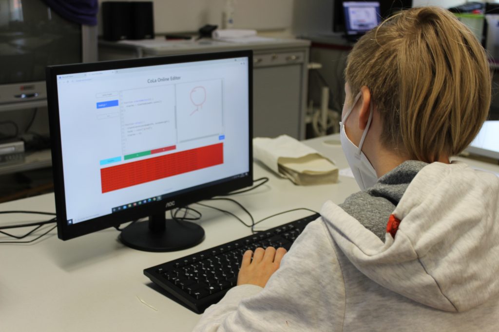 Schülerinnen und Schüler der MS Körner nahmen am Codingworkshop der FH JOANNEUM teil.